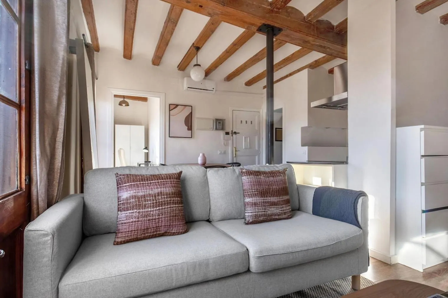 Blueground El Born Balcony Private Terrace Bcn-125 Apartment Barcelona